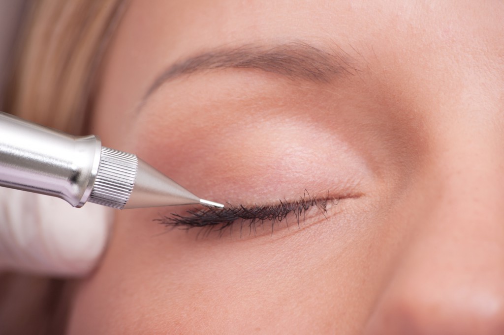 Eyeliner Naturel: Pointillé discret Eyeliner Naturel: Pointillé discret Brigitte-Beauté Genève